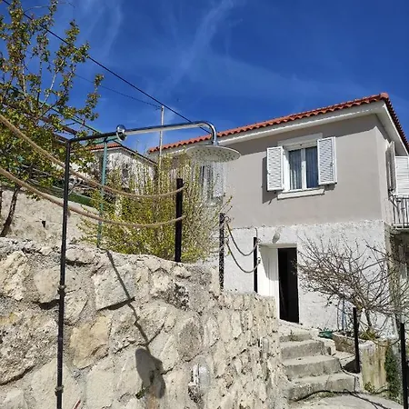 Semesterbostad Dina's House Agia Thekli